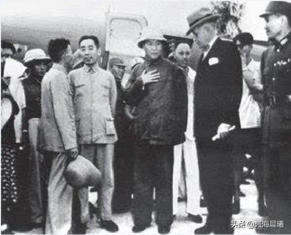 抗戰時周恩來的中將軍銜和國共談判時的上將軍銜是哪方面任命的？