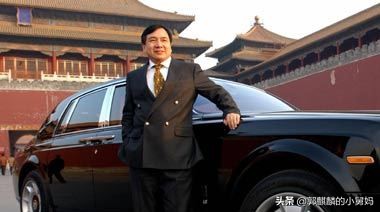 京A88888車主有多少礦？趙本山在他的晚宴上，只能站著陪酒