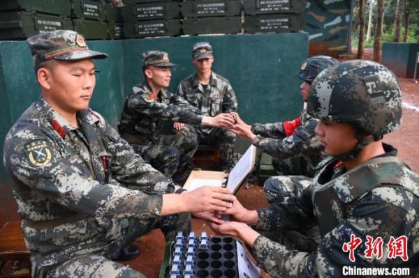 直擊武警海南總隊新兵團手榴彈實投現場