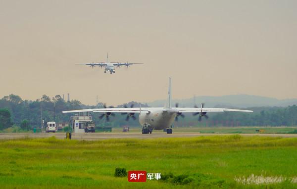 這陣仗有點兒大！南部戰區海軍多架反潛巡邏機出動