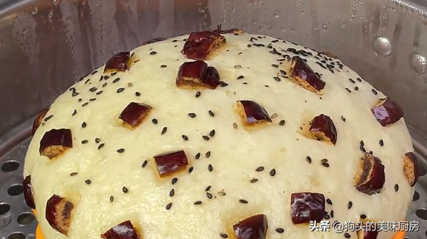 發糕這樣做，不用揉麵，一攪一蒸就出鍋，鬆軟香甜，比麵包還好吃