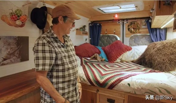 64歲姑娘賣房去流浪，把全世界裝進僅8㎡家：希望我老了能這麼酷