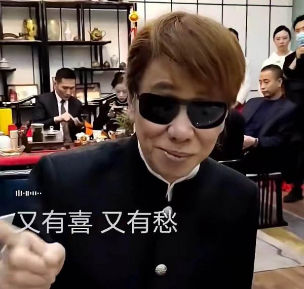 港圈黃金配角齊聚內地，73歲梁小龍金髮戴墨鏡，黃一飛老年斑明顯