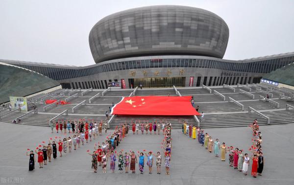 投筆從戎，只為報國