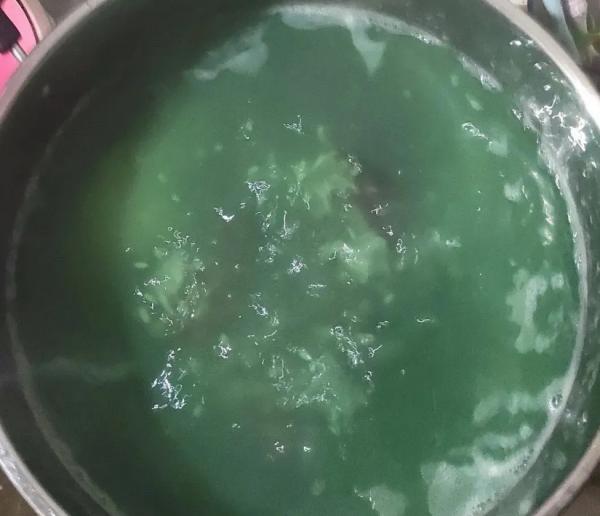 追了一年的男神同意和我交往了，前提是給他買個蘋果13？哈哈