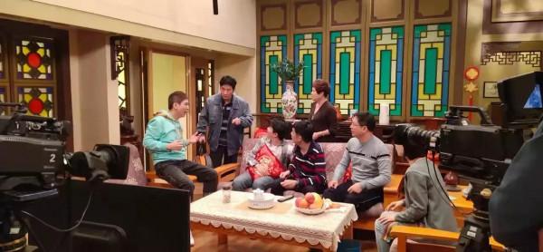 《外來媳婦本地郎》拍復古時裝全家福,康伯康嬸又回來了 《外來媳婦本地郎》拍復古時裝全家福,康伯康嬸又回來了