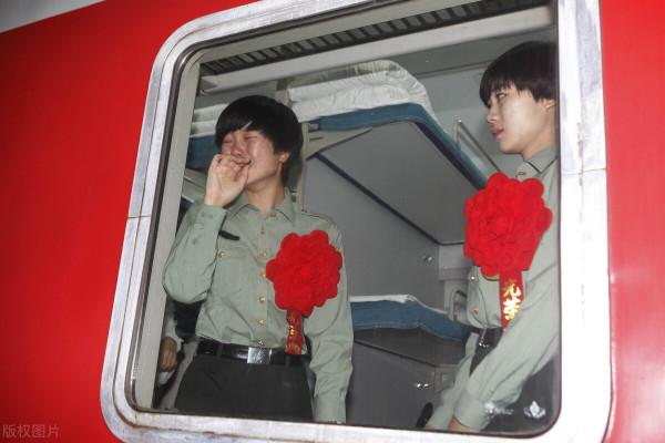 剛剛退伍的老兵,會出現哪些不習慣的情況?小張現在就有點不習慣 剛剛退伍的老兵,會出現哪些不習慣的情況?小張現在就有點不習慣