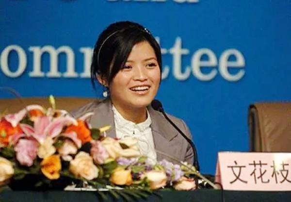 還記得曾說我是導遊先救乘客的文花枝嗎？後來在毛主席家鄉當書記