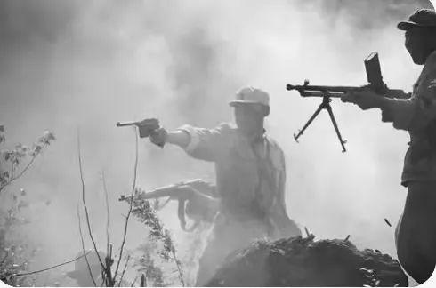 身世不凡，遭剿匪部隊三擒三縱；屢教不改，巨匪吳鴻哲終惡貫滿盈