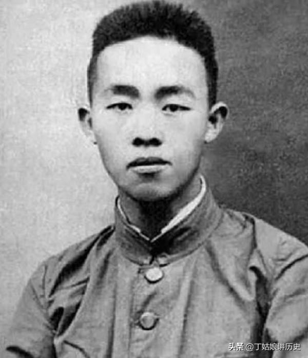 出賣鄧恩銘的叛徒,後來當上捕共隊長,因一雙皮鞋暴露行蹤被處決 出賣鄧恩銘的叛徒,後來當上捕共隊長,因一雙皮鞋暴露行蹤被處決