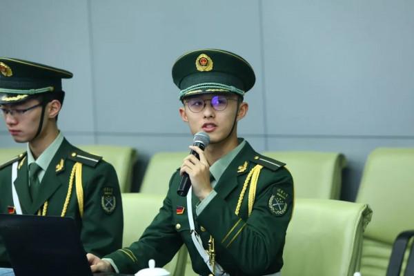 清華大學國旗護衛隊，穿軍裝的最高學府學子，身託兩種光榮與夢想