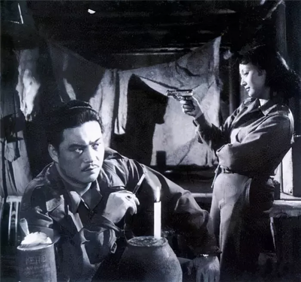 《戴手銬的旅客》41年:男主角已經91歲,一首《駝鈴》成時代經典 《戴手銬的旅客》41年:男主角已經91歲,一首《駝鈴》成時代經典