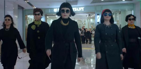 《老閨蜜》中最時尚的是潘虹，她的衣品喜歡嗎？年輕時美過鞏俐