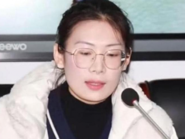 95後女教師當副校長,集美貌和才華於一身,可學歷卻受到家長質疑 95後女教師當副校長,集美貌和才華於一身,可學歷卻受到家長質疑