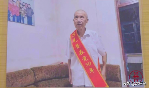 16歲時，他食指被削斷，卻拒絕住院治療