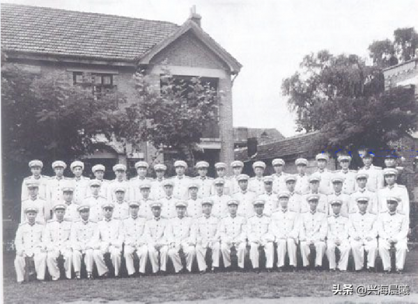 軍委確定的戰役系軍級以上學員是24名，畢業時為何變為52名？