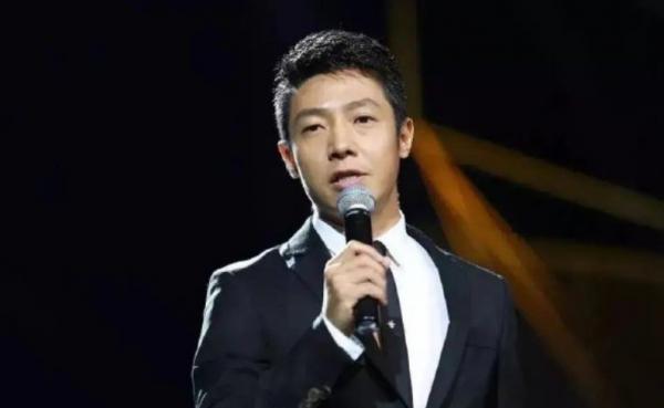 撒貝南首談飯桌禮儀，幼時因夾錯菜被家長揍，網友聽聞直呼好嚴格