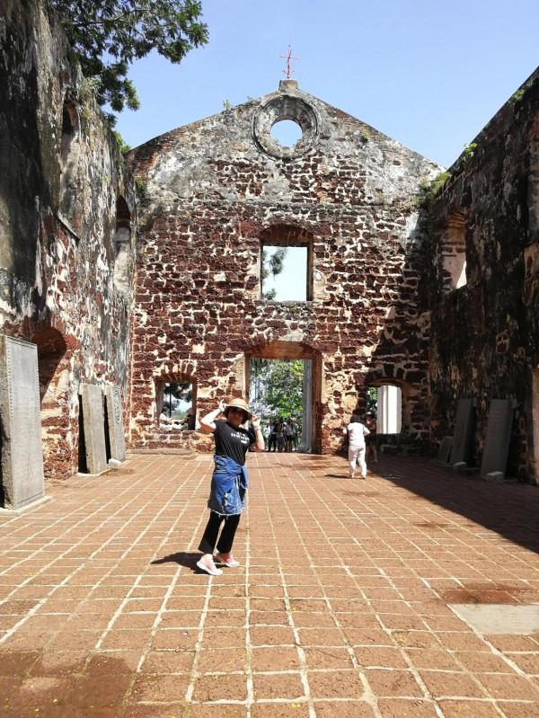 回憶是條悠長的海岸線，風平浪靜的馬六甲海峽