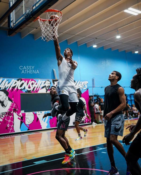 移動的詩篇！多位球員進行對抗訓練，米切爾希爾德等人入鏡