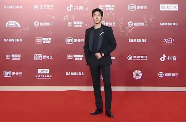 北影節閉幕紅毯:關曉彤難得美一回,馬伊琍變水嫩,段奕宏老來俏 北影節閉幕紅毯:關曉彤難得美一回,馬伊琍變水嫩,段奕宏老來俏