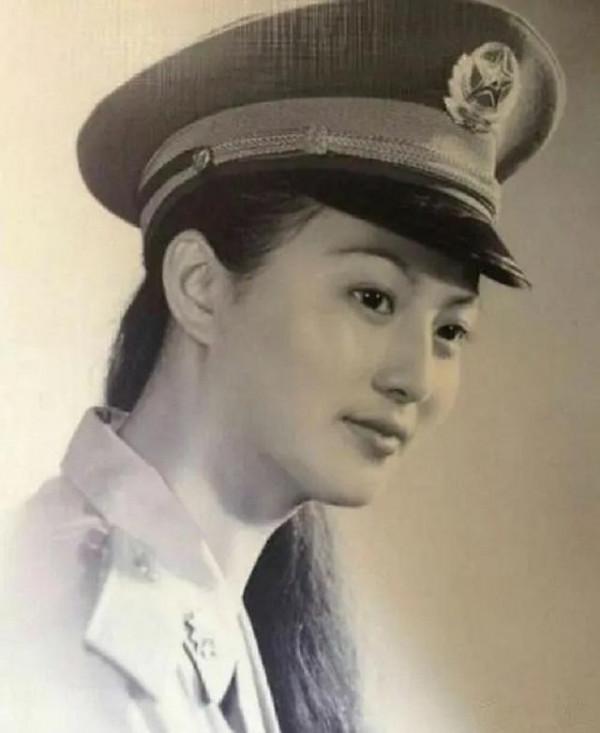 28歲車禍殞命,父親殉職,哥哥病逝,劉丹終究是應了“香妃”的劫 28歲車禍殞命,父親殉職,哥哥病逝,劉丹終究是應了“香妃”的劫