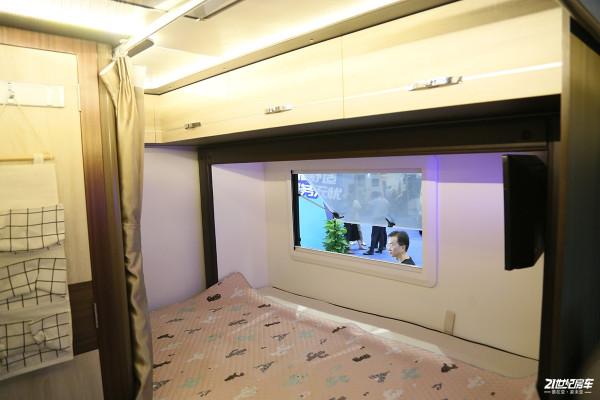 衛浴間面積1.5平米,雙床鋪佈局,中意旅行家房車看見的都說香 衛浴間面積1.5平米,雙床鋪佈局,中意旅行家房車看見的都說香