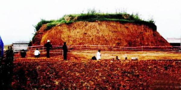 陝西農民撿到一個怪碗，放院子當雞食盆，經專家鑑定為國寶級文物