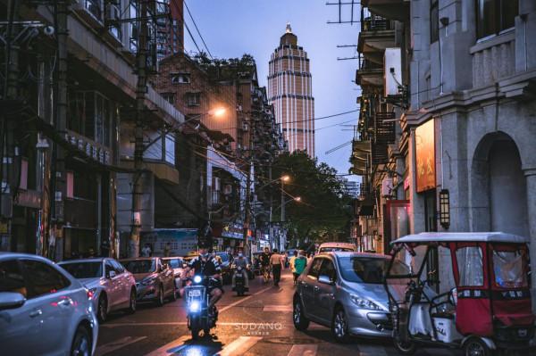 武漢的這座火車站堪稱“中國第一”,站前街道不簡單,曾是租界區 武漢的這座火車站堪稱“中國第一”,站前街道不簡單,曾是租界區