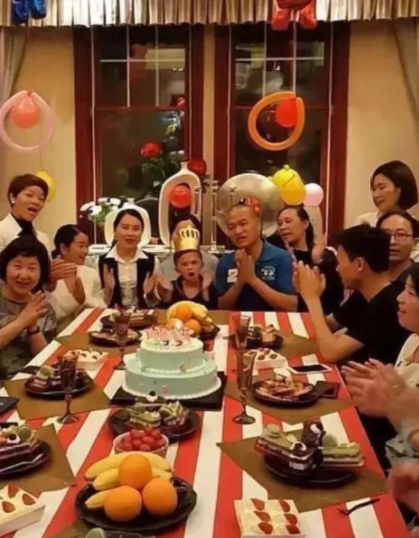 “小馬雲”範小勤的毀滅史,他的故事遠比你想象得更惡劣 “小馬雲”範小勤的毀滅史,他的故事遠比你想象得更惡劣