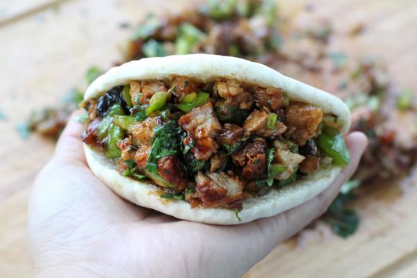 陝西特色麵食肉夾饃,一個頂外賣的三個,用料十足吃著太過癮了 陝西特色麵食肉夾饃,一個頂外賣的三個,用料十足吃著太過癮了