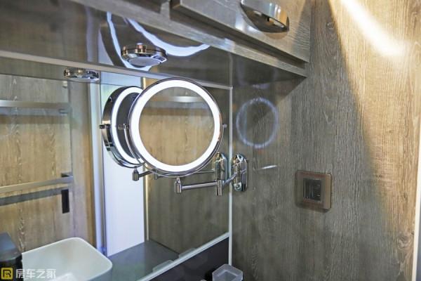 豪華內飾越野配置，黑系HQ19越野拖掛房車