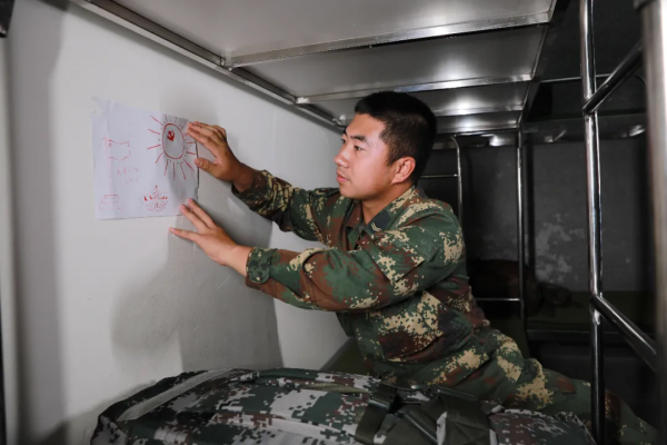 “龍宮”深處,官兵們最大的渴望就是見一見太陽 “龍宮”深處,官兵們最大的渴望就是見一見太陽