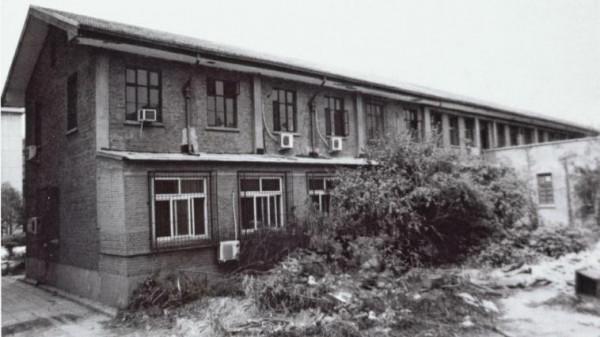 國家到底對錢學森有多重視？看看他身邊那兩個人的身份，就知道了