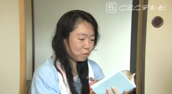 日本女子只有7秒記憶?離不開筆與相機,靠殘疾金活著!寫的筆記堆滿房間 日本女子只有7秒記憶?離不開筆與相機,靠殘疾金活著!寫的筆記堆滿房間