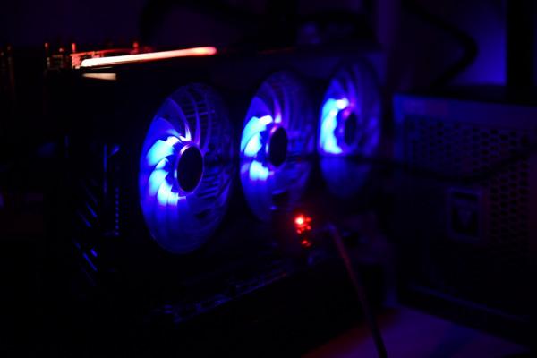 與其無端加價，不如頂格購買！藍寶石超白金RX6900XT評測