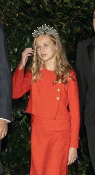 西班牙王室的8頂冠冕，萊昂諾爾和索菲亞戴上會如何呢，太漂亮了