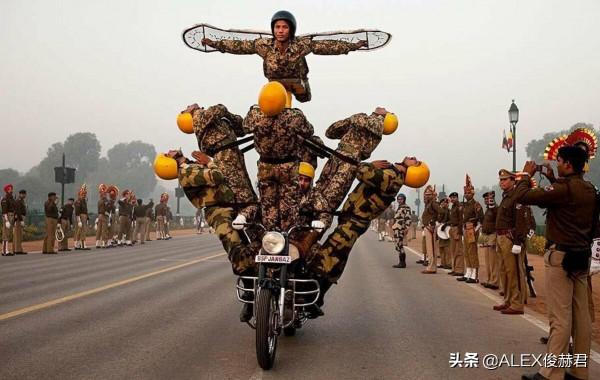 非洲先進軍事裝備:摩托上焊機槍,初代“鋼鐵俠”登場 非洲先進軍事裝備:摩托上焊機槍,初代“鋼鐵俠”登場