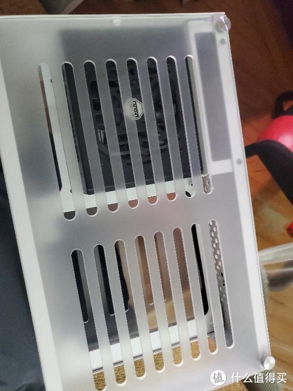 礦場大哥裝機效能小鋼炮！行動式小主機 5700G裝機分享