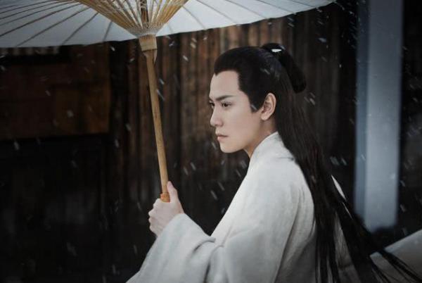 “病態美男”別硬演，有人的病態驚豔了時光，有人的病態像個笑話