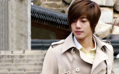 人是糊了，但他的顏值可從沒糊過