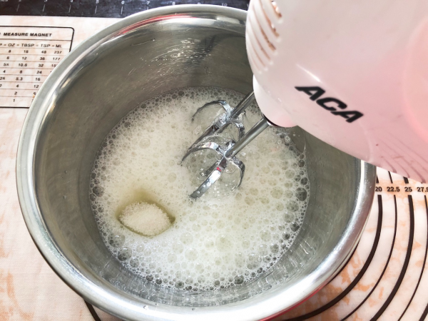 「巧克力古早味蛋糕」的做法+配方，細膩可口，甜而不膩