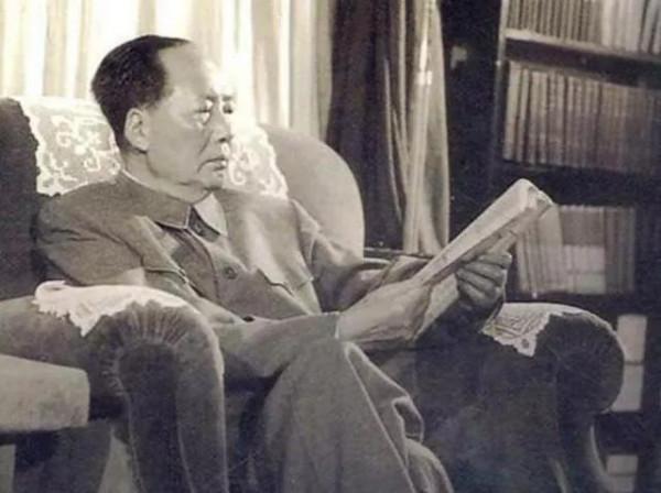 毛主席「滿江紅·和郭沫若同志」詩詞書法欣賞