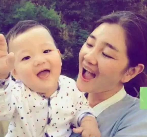 降央卓瑪：嫁普通老公，給5個兄弟買車，被婆婆當親女兒疼愛