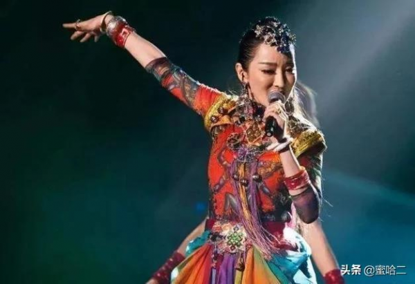 有種整容叫薩頂頂卸妝，&OpenCurlyDoubleQuote;神婆&rdquo;秒變女神，網友：早這樣早紅了