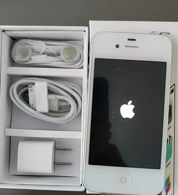 為彌補曾經的遺憾，網友150入手翻新iPhone4s