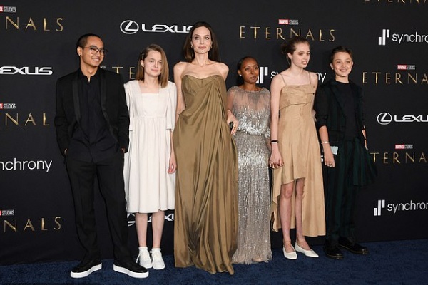 “洗嬰帝國”有多黑？美國巨星安吉麗娜·朱莉的養子是偷來的？