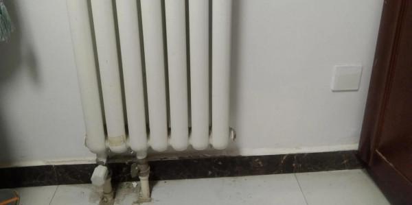 家裡暖氣突然爆管要淹家了，10年水暖師傅告訴你怎麼應急