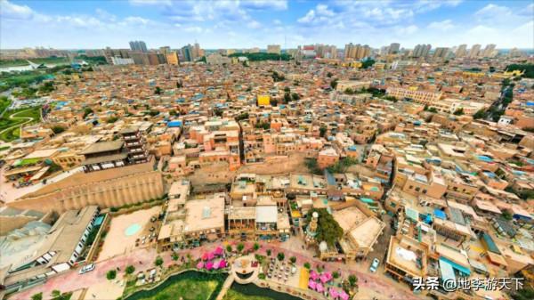 新疆喀什離阿富汗僅有一線之隔，一邊是天堂一邊卻是戰亂中的地獄