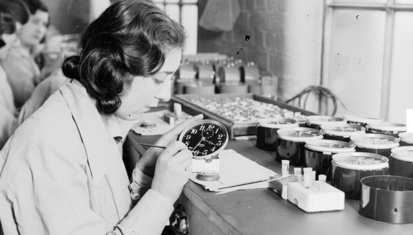 牙齒爛光,臉長巨瘤,骨頭還會發光,被美國資本家逼向絕路的女工 牙齒爛光,臉長巨瘤,骨頭還會發光,被美國資本家逼向絕路的女工