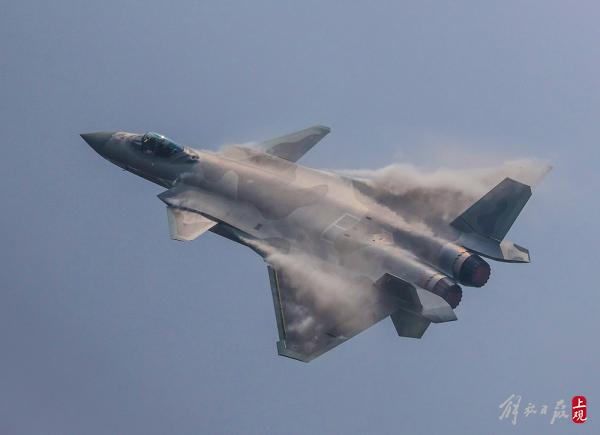 國產軍用無人機掛彈表演、殲20雙髮尾焰格外搶眼……中國航展現場大圖來啦